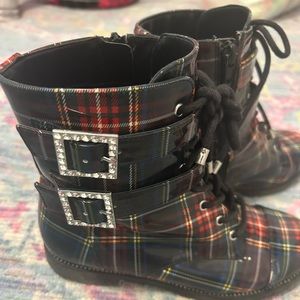 Gianni bini girls size 3 plaid boots with rhinestone buckle detail.